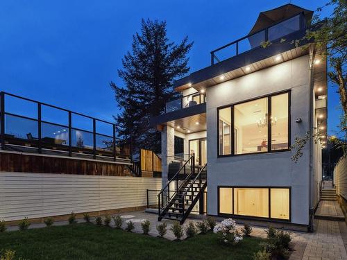 325 W 22Nd Street, North Vancouver, BC 