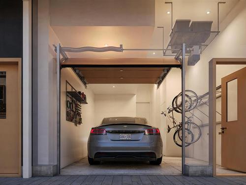 6562 Oak Street, Vancouver, BC 