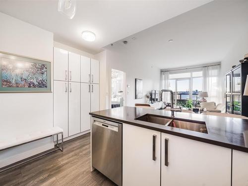 303 105 W 2Nd Street, North Vancouver, BC 