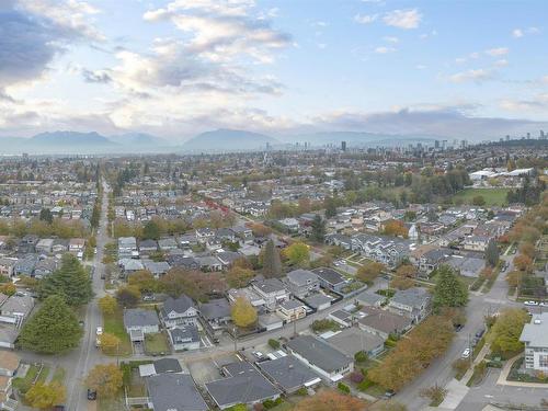 2716 Waverley Avenue, Vancouver, BC 