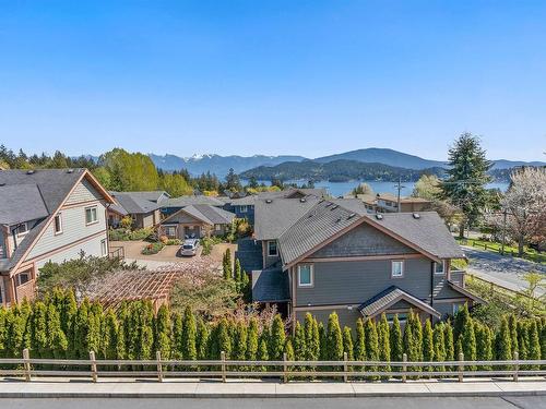 102 736 Gibsons Way, Gibsons, BC 