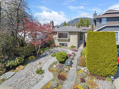 228 W 27Th Street, North Vancouver, BC 