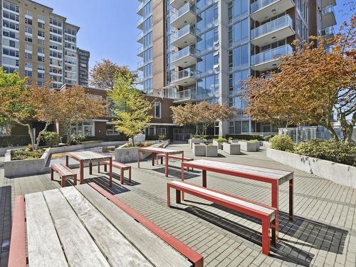 208 150 W 15Th Street, North Vancouver, BC 