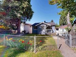5543 DUNDEE STREET  Vancouver, BC V5R 3T8
