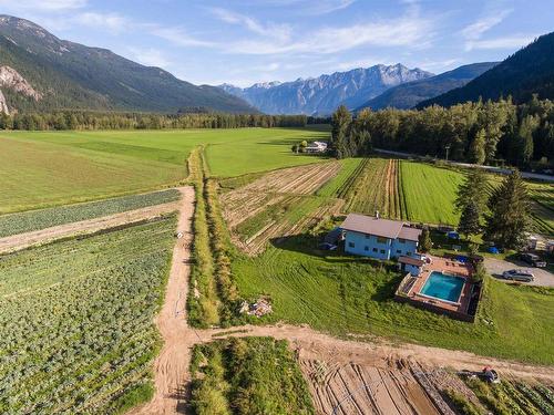 8184 Pemberton Meadows Road, Pemberton, BC 