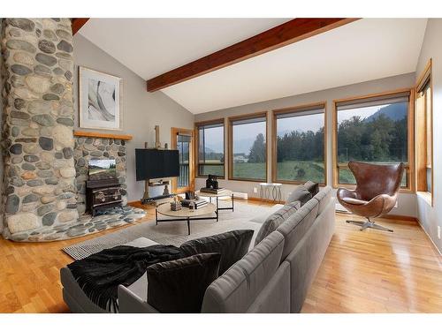 8184 Pemberton Meadows Road, Pemberton, BC 