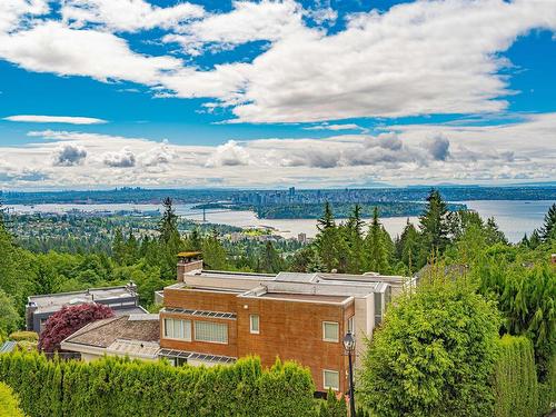 2585 Westhill Way, West Vancouver, BC 