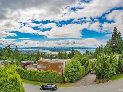 2585 Westhill Way, West Vancouver, BC 