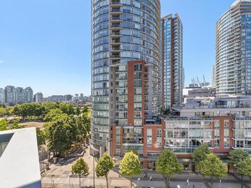 810 63 Keefer Place, Vancouver, BC 