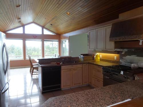 8924 Armstrong Way, Halfmoon Bay, BC 