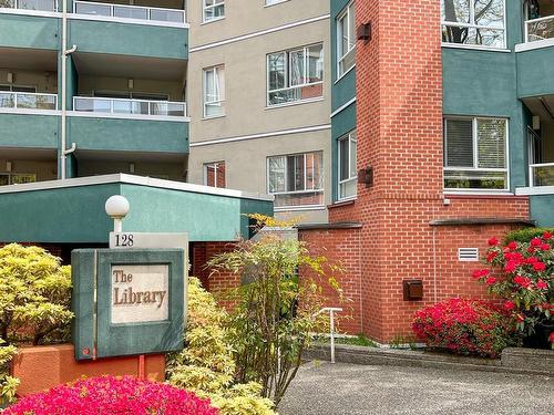 206 128 W 8Th Street, North Vancouver, BC 