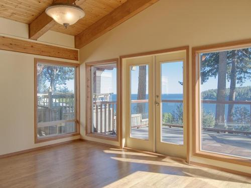 6325 Sunshine Coast Highway, Sechelt, BC 