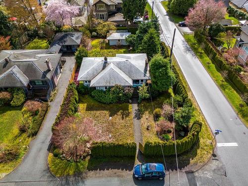 2296 Jefferson Avenue, West Vancouver, BC 