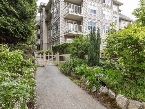 216 960 Lynn Valley Road, North Vancouver, BC 