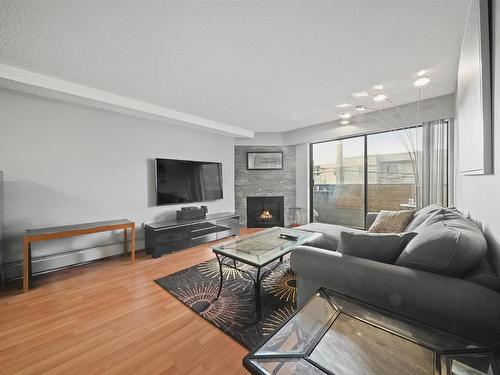 109 341 W 3Rd Street, North Vancouver, BC 