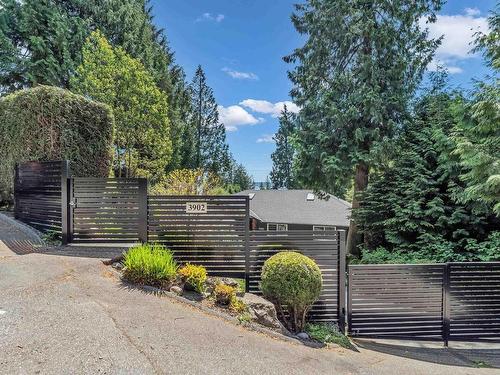 3902 Westridge Avenue, West Vancouver, BC 