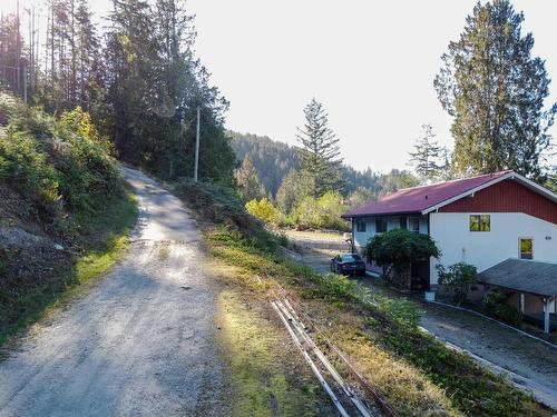 6829 Old School Trail, Egmont, BC 