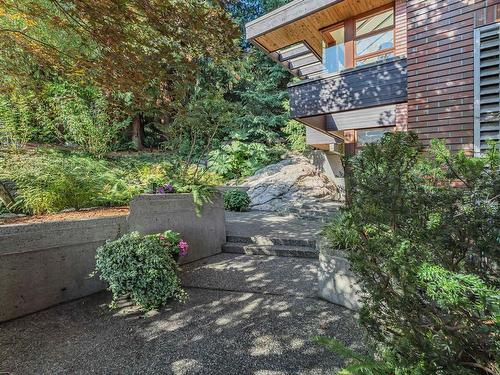 4651 Marine Drive, West Vancouver, BC 