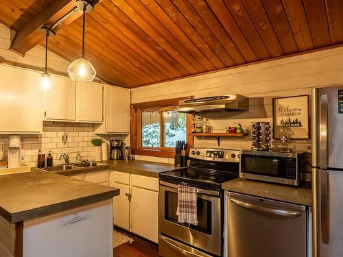 6854 Seaview Road, Sechelt, BC 