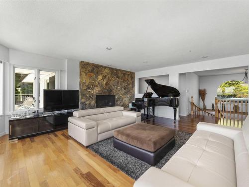 1425 Bramwell Road, West Vancouver, BC 