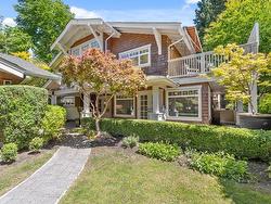 850 FOREST HILLS DRIVE  North Vancouver, BC V7R 1N1