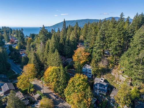 6343 Chatham Street, West Vancouver, BC 