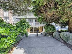 103 1610 CHESTERFIELD AVENUE  North Vancouver, BC V7M 2N7
