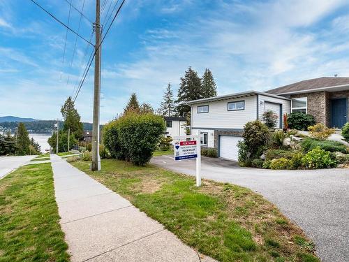 729 School Road, Gibsons, BC 