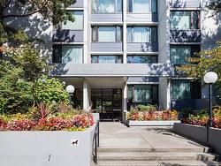 902 1725 PENDRELL STREET  Vancouver, BC V6G 2X7