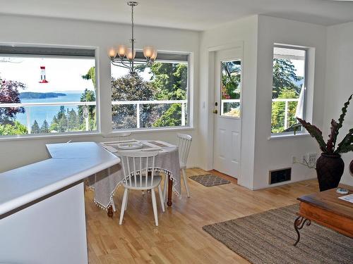 5135 Anna Road, Sechelt, BC 