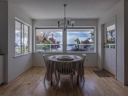 5135 Anna Road, Sechelt, BC 