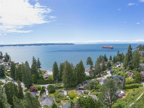 3247 Marine Drive, West Vancouver, BC 