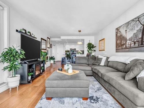 1302 888 Hamilton Street, Vancouver, BC 