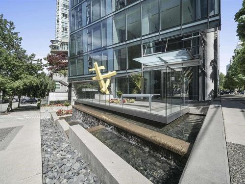 206 1477 W Pender Street, Vancouver, BC 