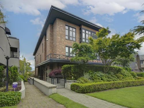 1 2437 W 1St Avenue, Vancouver, BC 