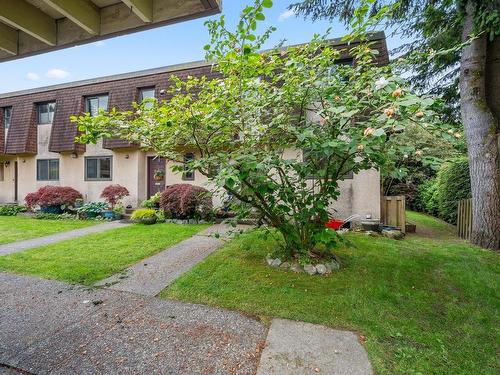 889 Old Lillooet Road, North Vancouver, BC 