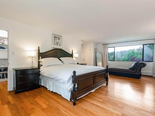 5704 Westport Road, West Vancouver, BC 