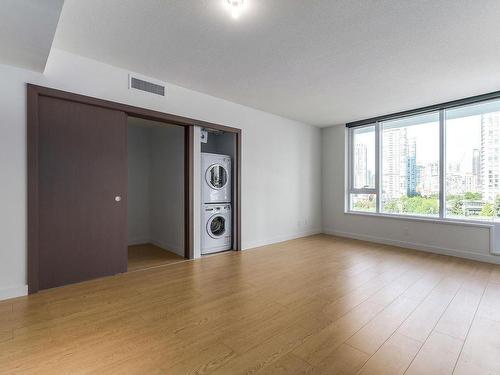 715 68 Smithe Street, Vancouver, BC 