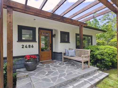 2486 Lawson Avenue, West Vancouver, BC 