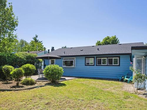 1384 Fernwood Crescent, North Vancouver, BC 