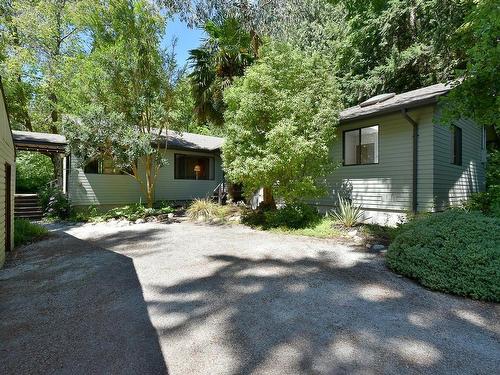 1533 Park Avenue, Roberts Creek, BC 