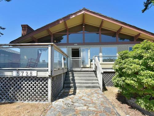 5728 Boulevard Street, Sechelt, BC 