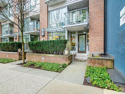 861 RICHARDS STREET  Vancouver, BC V6B 3B4