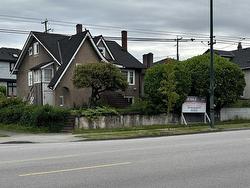1606 NANAIMO STREET  Vancouver, BC V5L 4V1