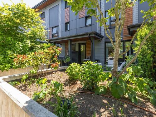 54 528 E 2Nd Street, North Vancouver, BC 