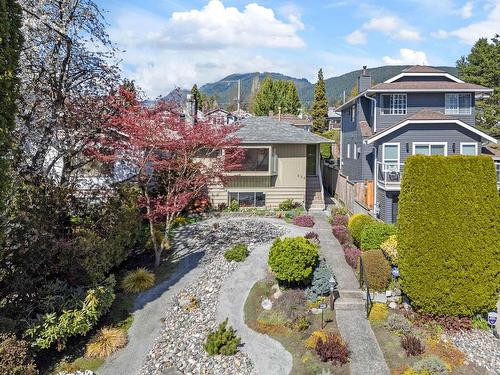 228 W 27Th Street, North Vancouver, BC 