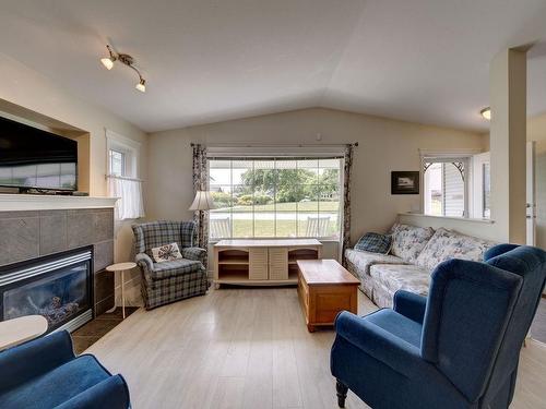 5712 Louise Way, Sechelt, BC 