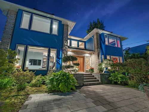 954 Kings Avenue, West Vancouver, BC 