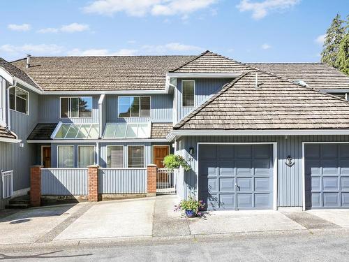 22 1925 Indian River Crescent, North Vancouver, BC 