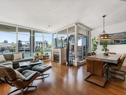 203 628 KINGHORNE MEWS  Vancouver, BC V6Z 3H6